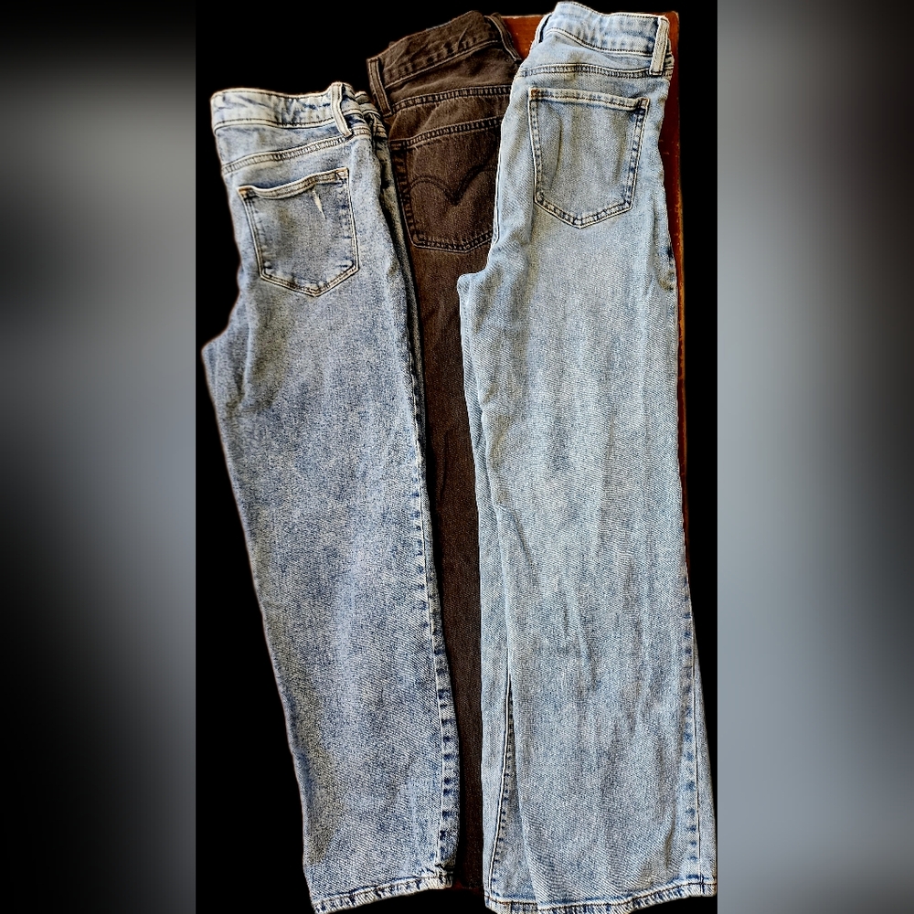 Bundle 3 Pairs Of Blue and Gray Womens Jeans Levis 501's Sz 26. 2 Sonoma Sz 5&6